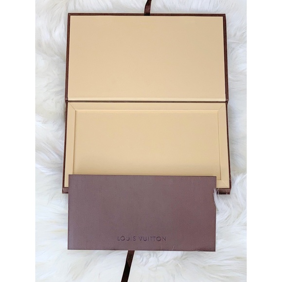 💯% Authentic Louis Vuitton Gift Card Box - Picture 2 of 3